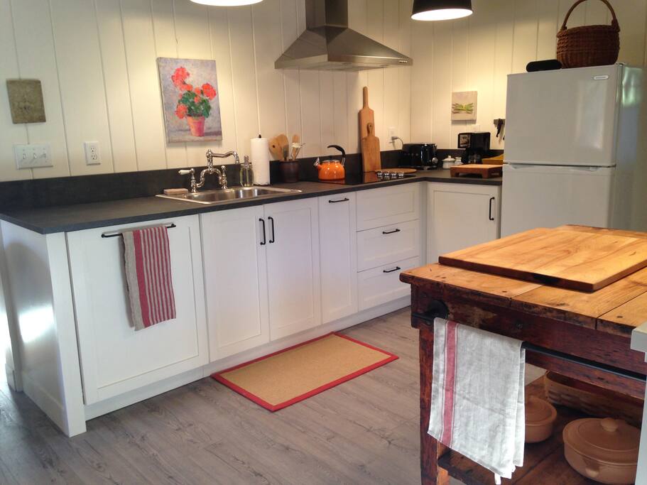 Fully equipped kitchen.