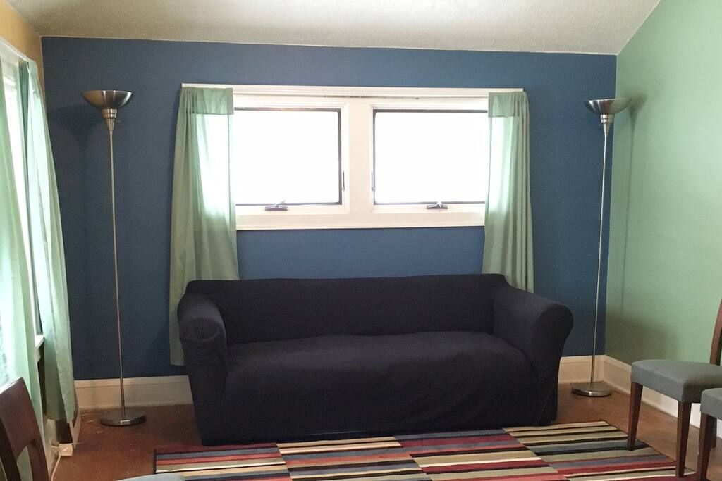 Large, bright, 2nd floor bedroom for 1 to 3 guests.
