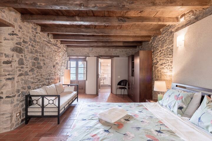 Chambre principale avec salle de bains privative et balcon avec vue à admirer !