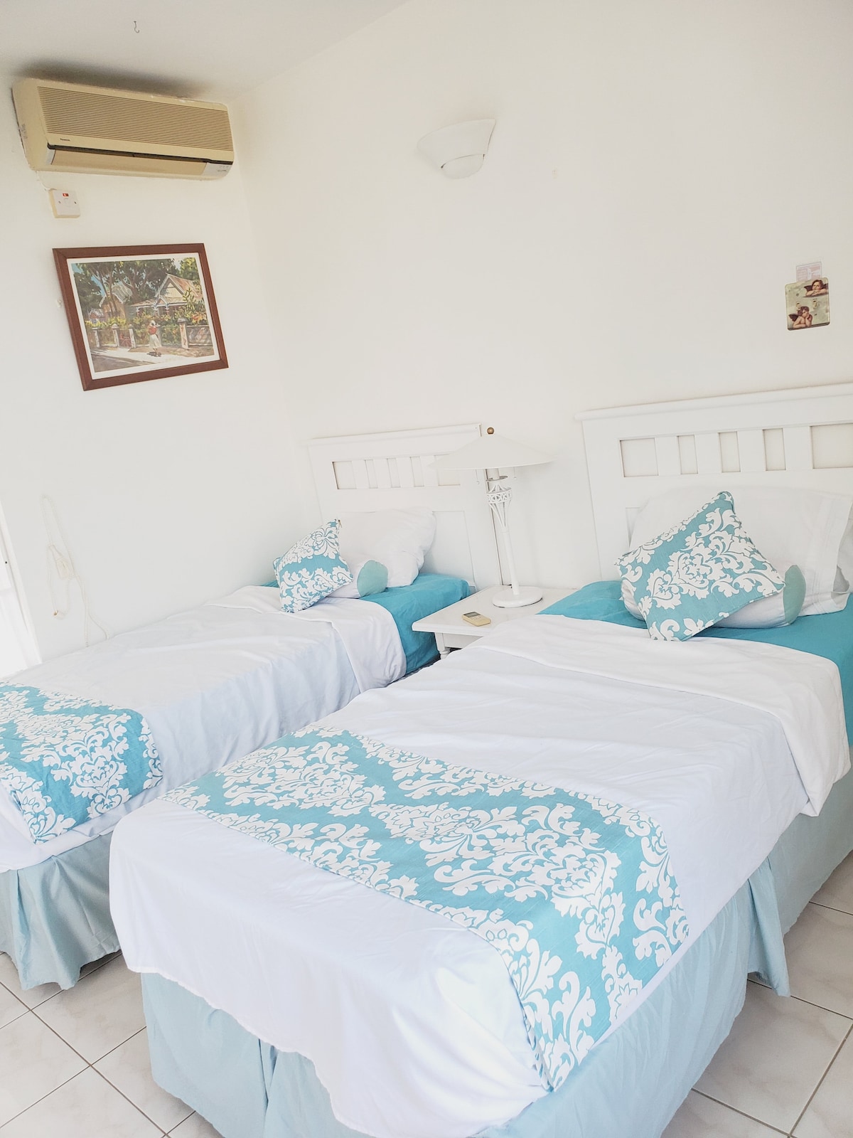 ห้องนอนเตียงแฝดพร้อมระเบียงส่วนตัว 