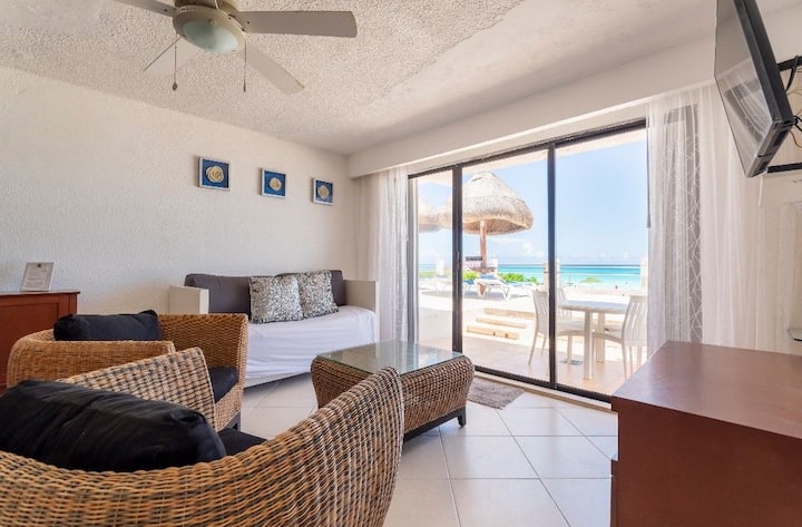 Vue mer !  Partout avec terrasse et table extérieure ! Pour s'amuser