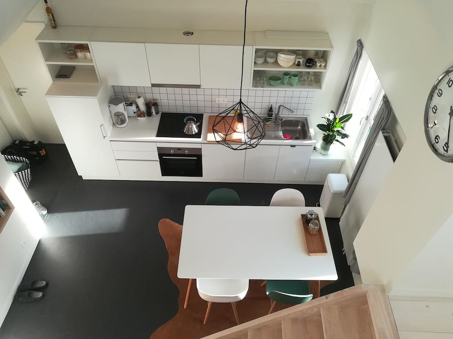 LIVING ROOM (bird's eye view)