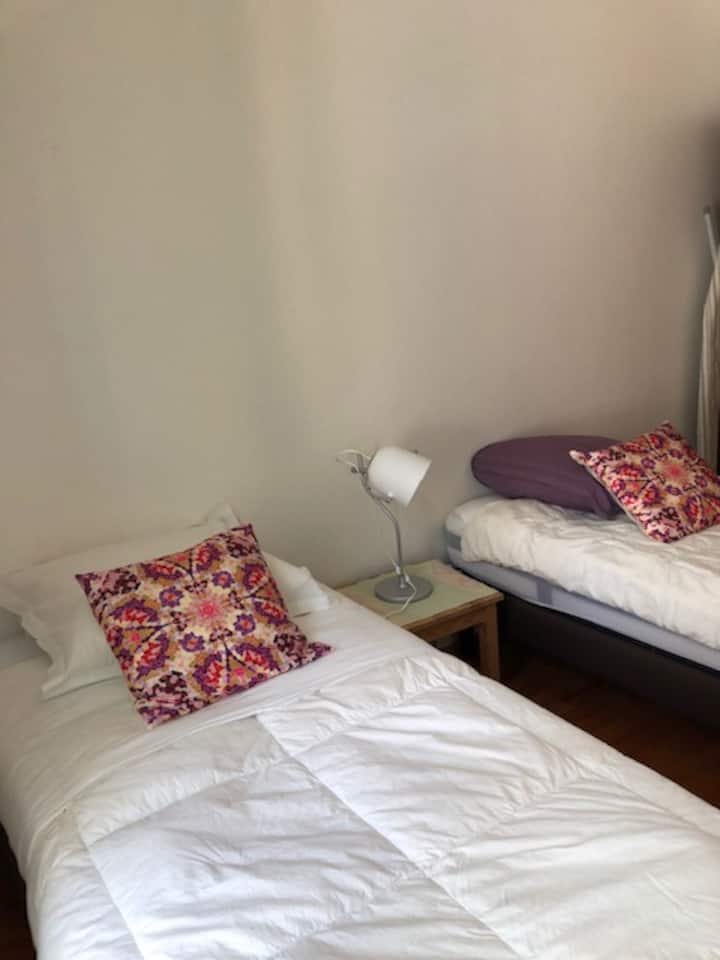 chambre 2 : 2 lits single ou 1 grand double