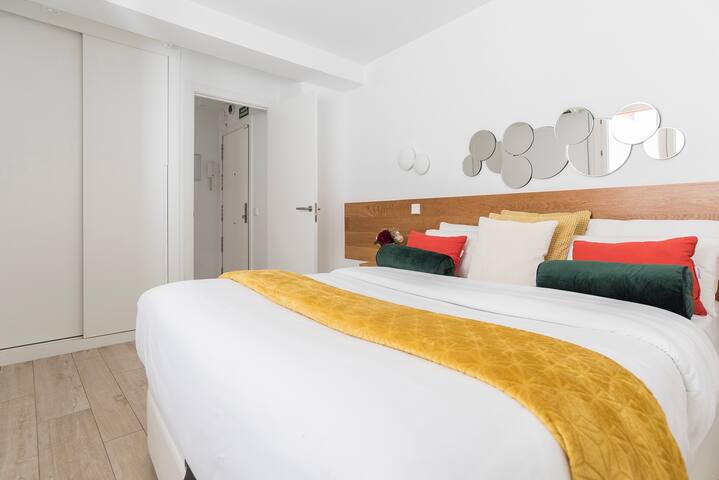 Location . Location . Location (f42) gallery image 4