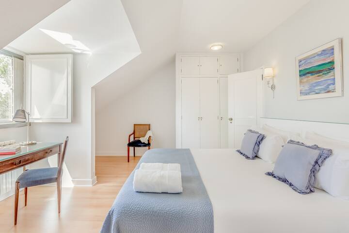 House with Magnificent Sea View and Heated Pool gallery image 3