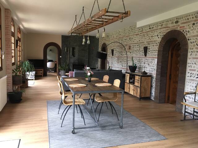 Airbnb Midi Pyrenees Fr Vacation Rentals Places To Stay