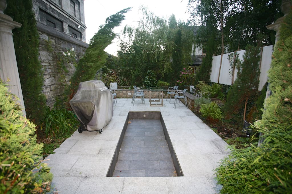 City Garden at rear