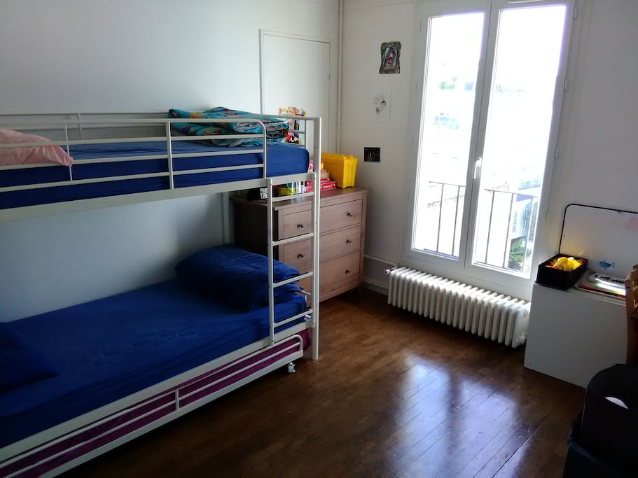 Kids room (3 beds)