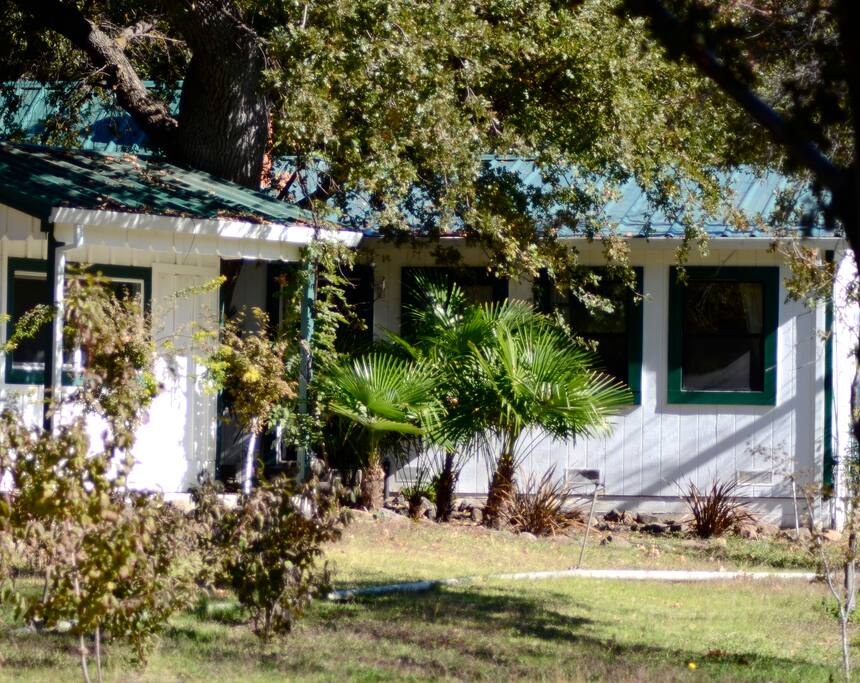 Exterior of Meadowbrook Cottage #3