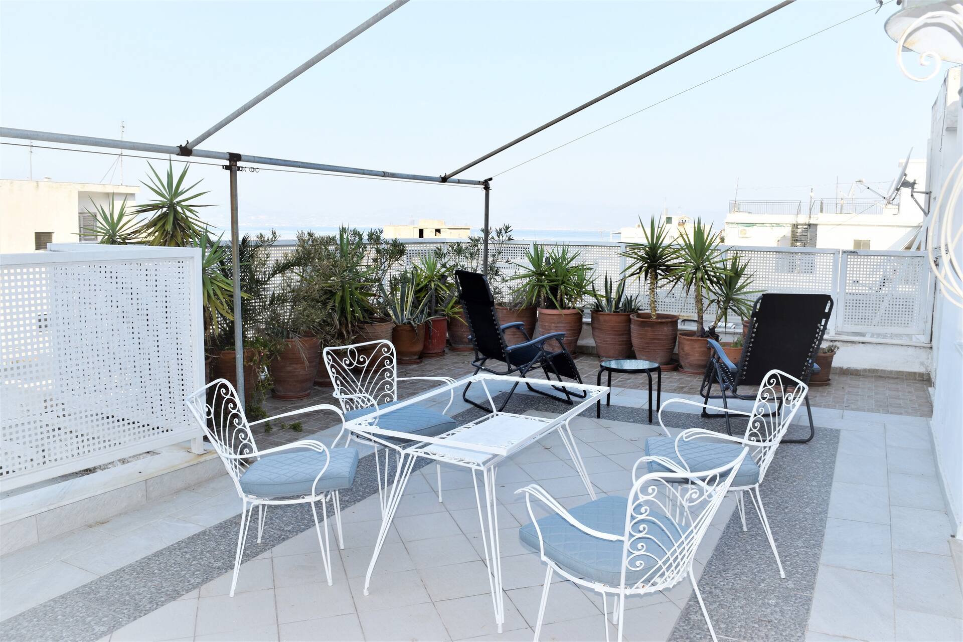 Breezy Penthouse next to the sea