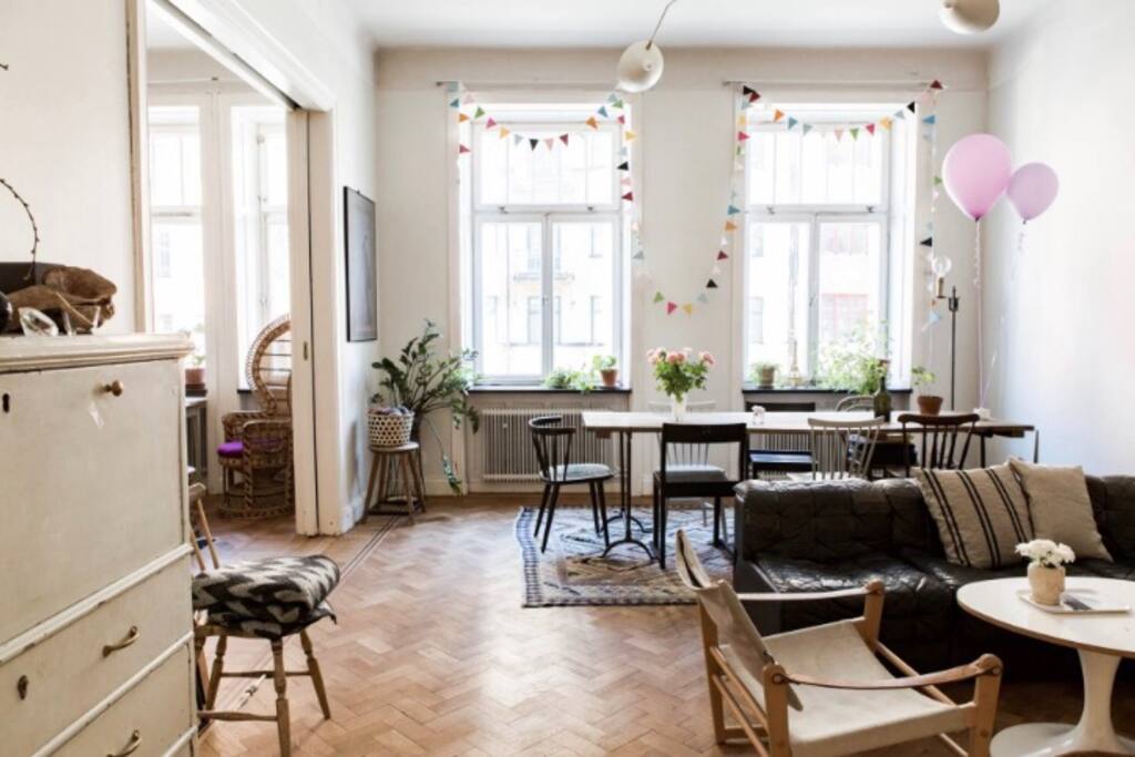 Two livingrooms facing Hornsgatan, the Paris of Sweden :)