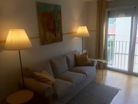 Cozy apartment- 2 bedrooms and parking