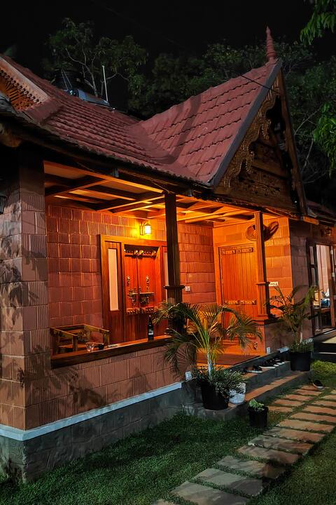 Little Chembaka- Private Villa with River View