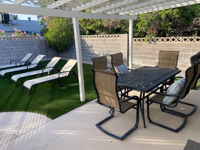 ESCAPE TO VEGAS gallery image 3