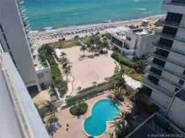 Beautiful Condo On The Beach - Hollywood, FL