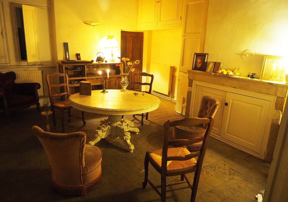 Evening atmosphere in the kitchen.