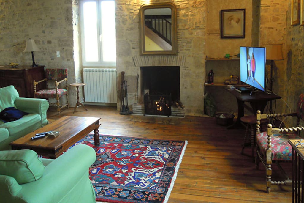 This gem of a manor home is sure to please. Located in the heart of Dordogne in the Perigord Noir region.
