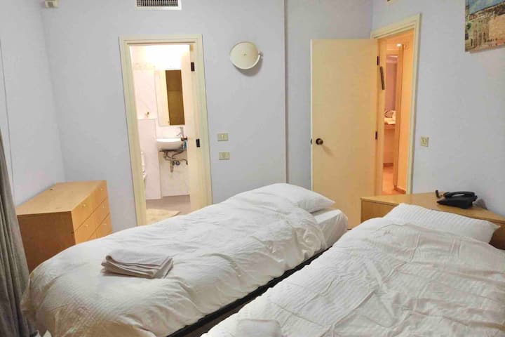 ¡Dormitorio 2 con baño privado!