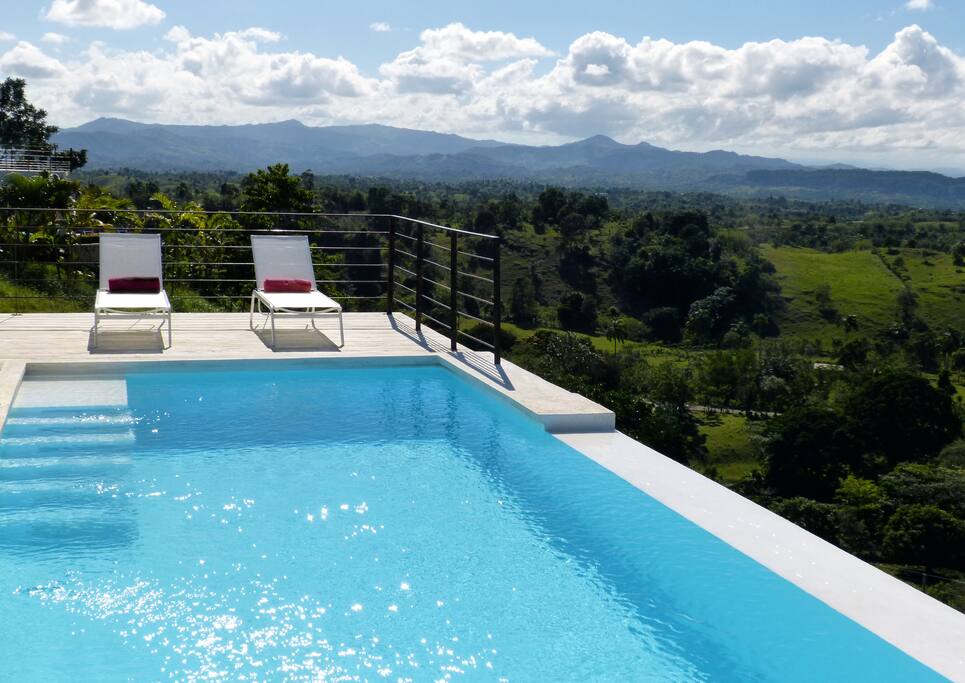 Generous outdoor spaces with different areas: solarium...