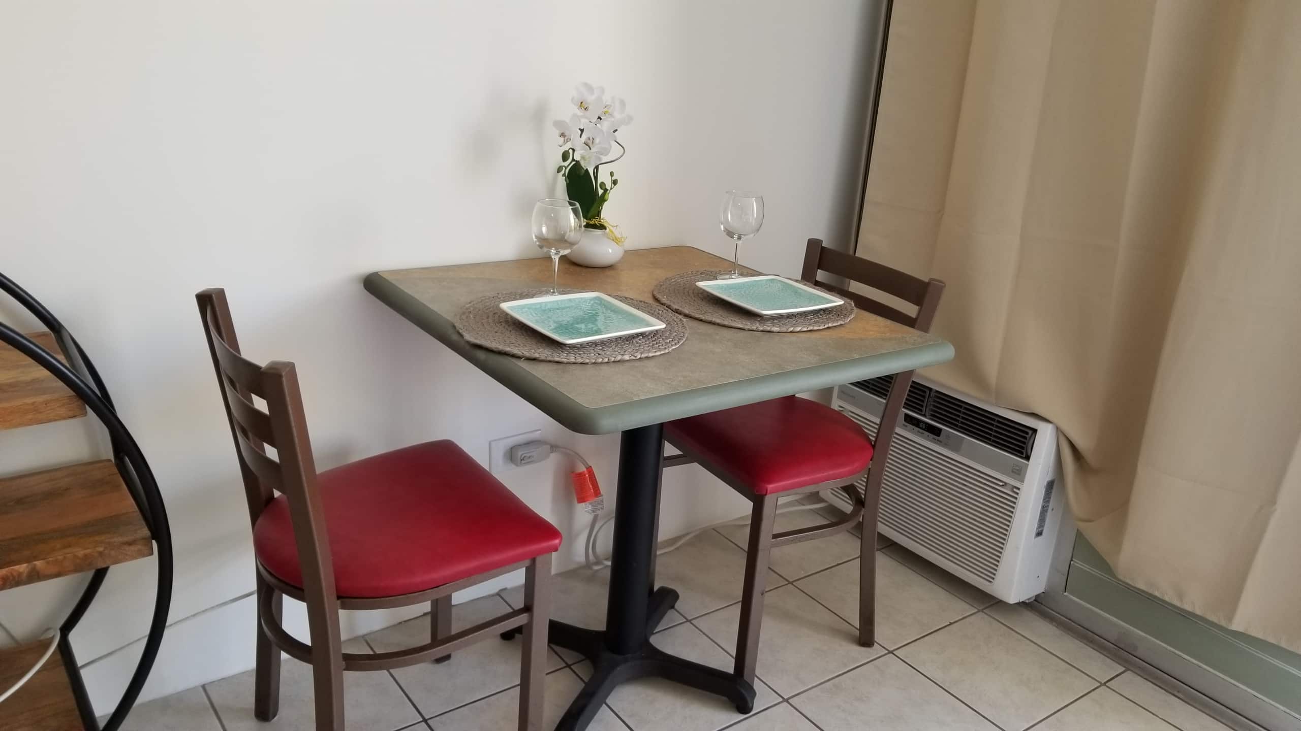 Condo in Honolulu · ★4.66 · Studio · 2 beds · 1 private bath - Image 8