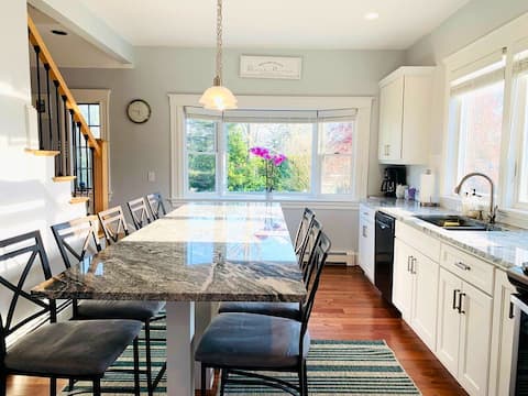 Top Airbnb: Beautiful 3BR/2BA Cape home...Walk to the Beach! in Barnstable Town
