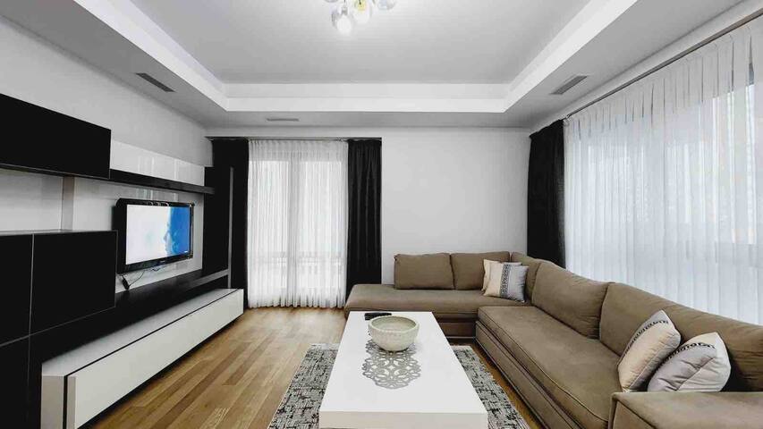 Maslak 1453 Residence Luxury 3+1 With balcony. gallery image 2