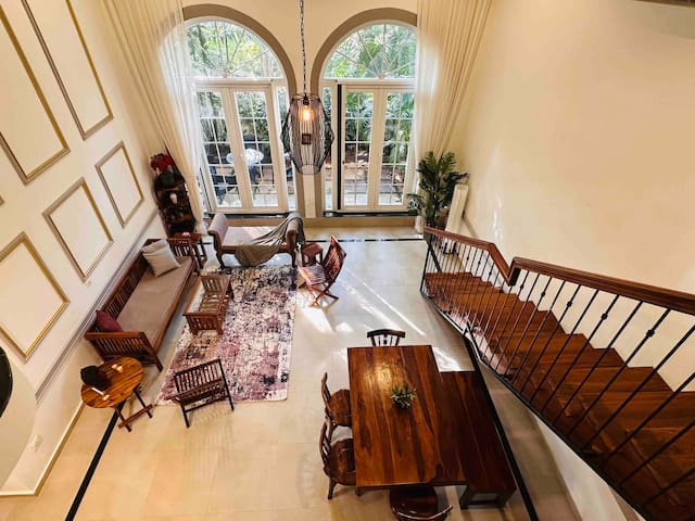 “Tranquil 3BHK Condo Retreat – TUDOR HOUSE”