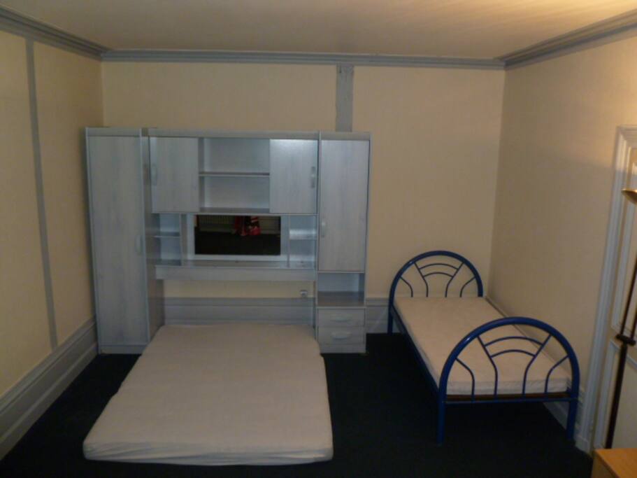 Un lit double 140 et lit 90 (2e lit 90 possible)