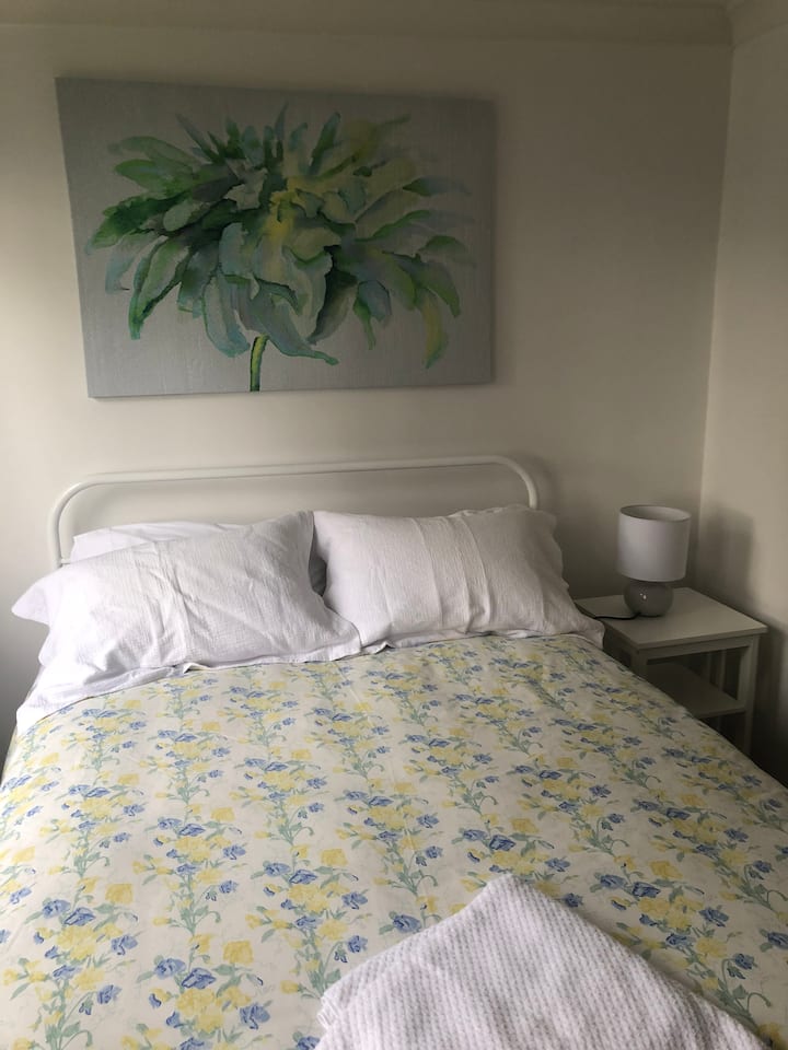 მე-2 საძინებლის ორადგილიანი საწოლი 