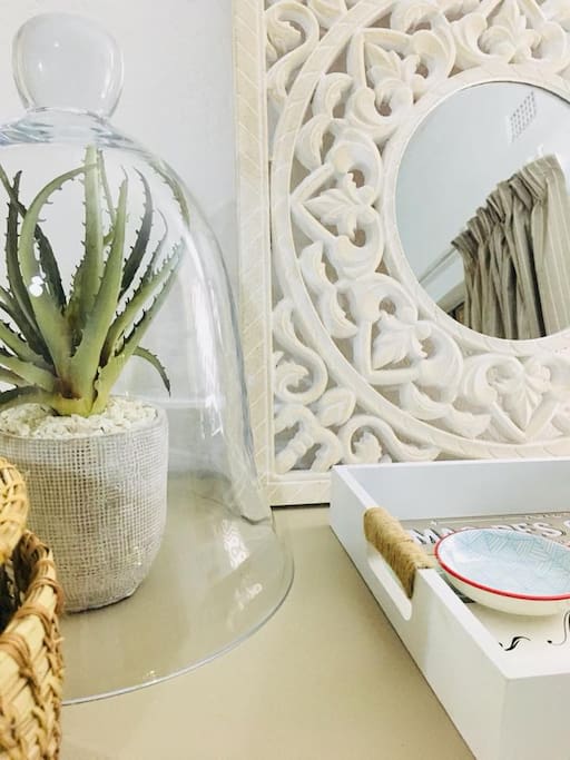 Dressing Table zoom in