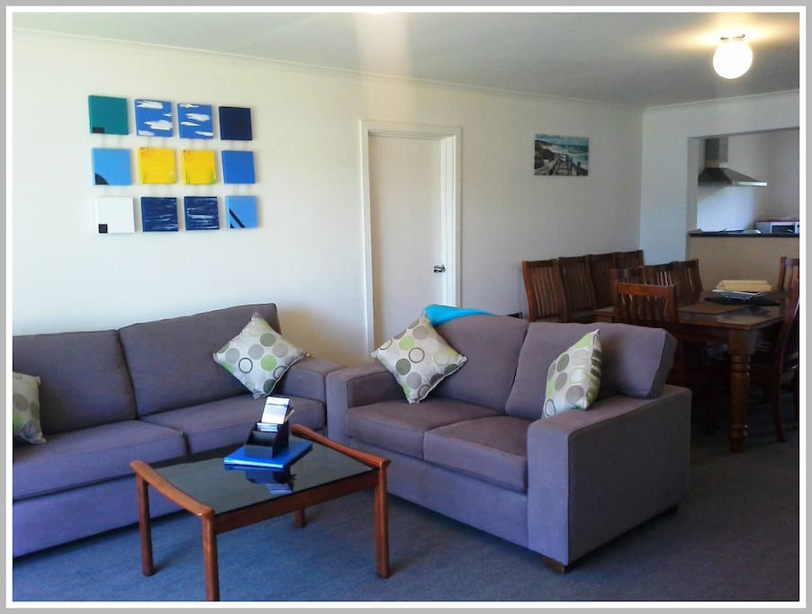 the large lounge room where you can sit & watch the waves