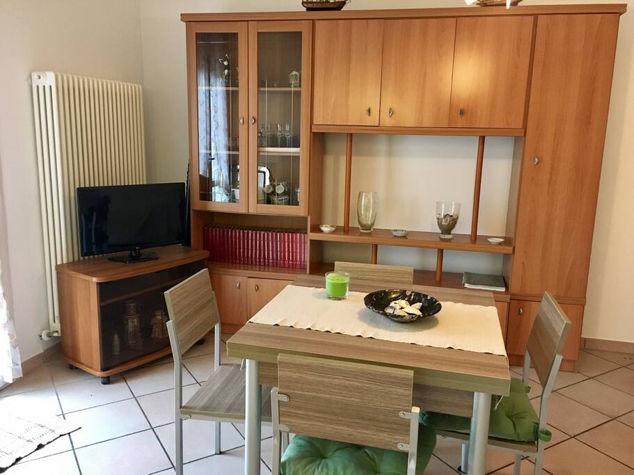 Sala con tavolo allungabile