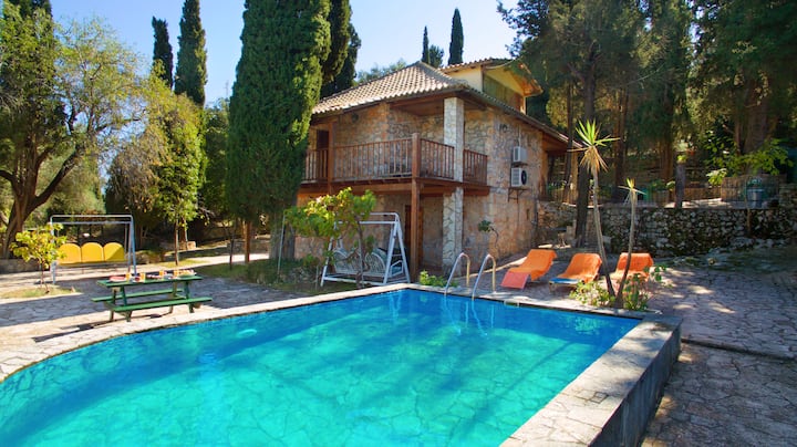 Kefalonian Kastro Pool Villa - Cefalonia