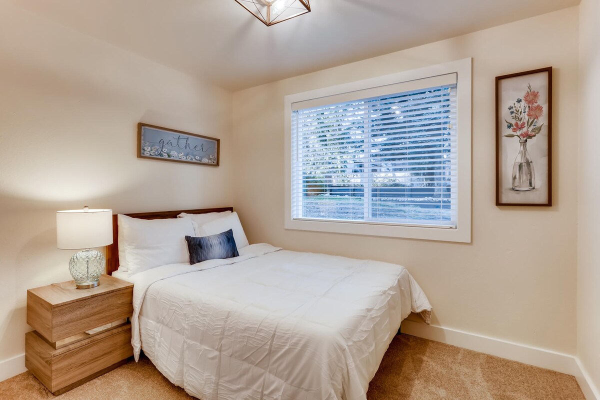 მე-3 საძინებელი სრული ზომის საწოლით