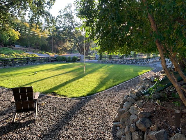 Los Gatos Villa: hot tub, sauna, pool, huge yard