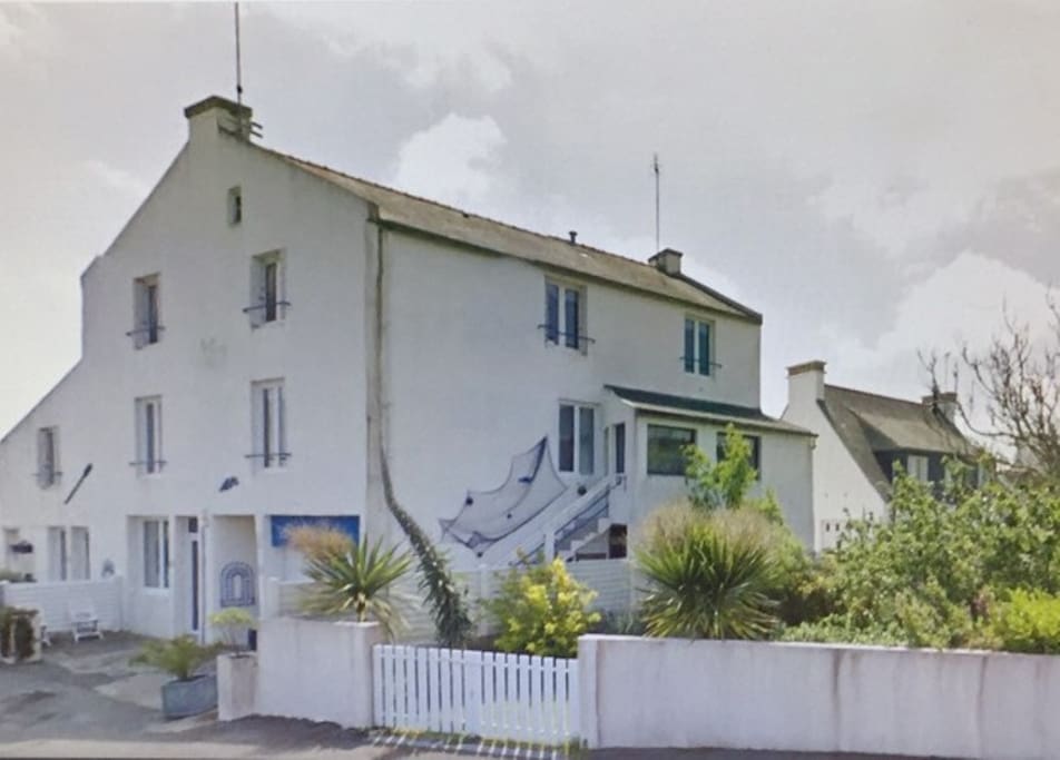 La petite résidence près de la mer
das kleines Wohnhaus mit 4 Wohnungen nahe ans Meer