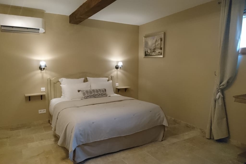 Chambre rez de chaussée (accès mobilité réduite)