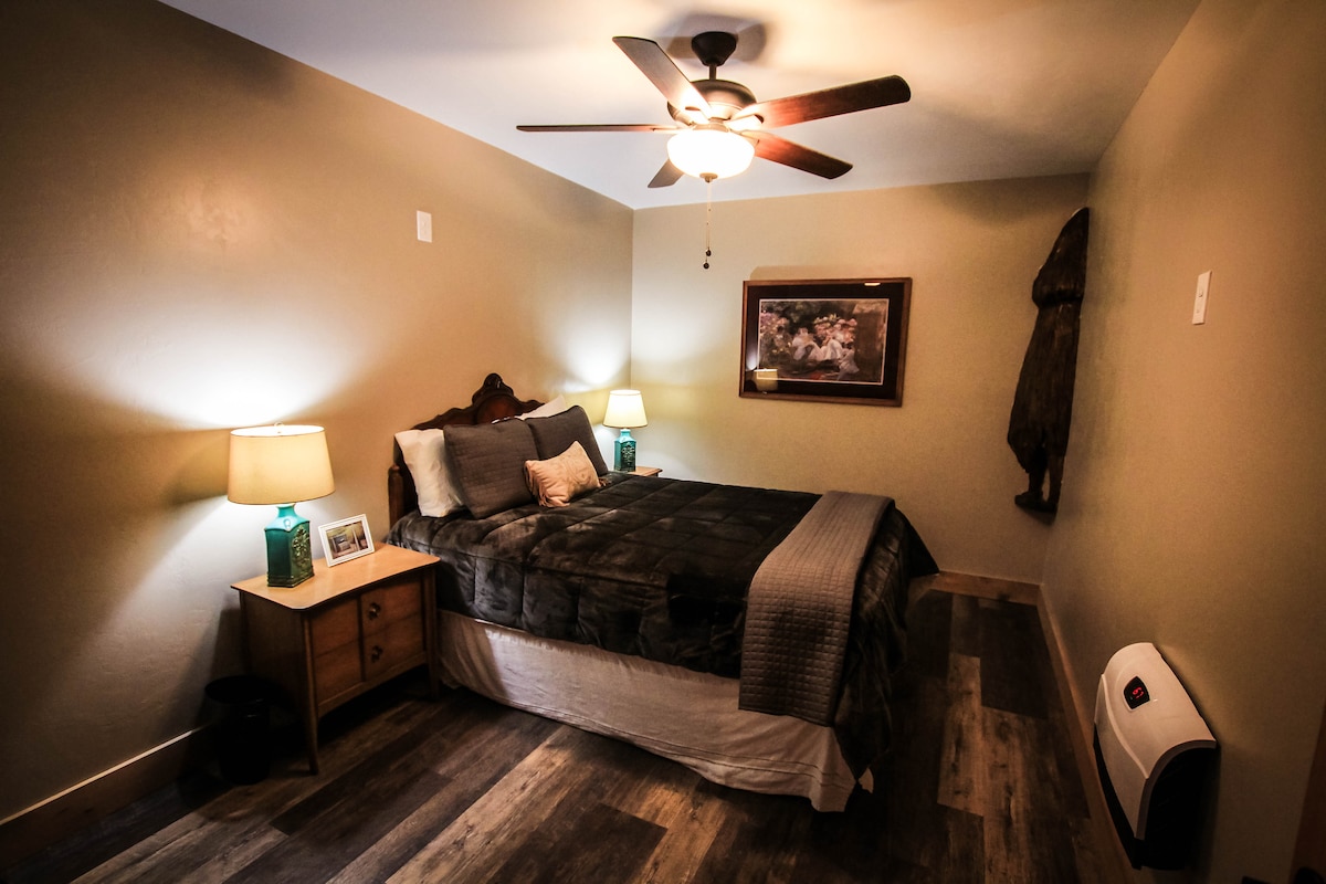 Get some real rest in the "Bear room". See the rest of Larry the Lodge Bear in the right corner. Its his backside and the rest of him is out front holding up the loft with his snowboard. There are no windows in this room so you can really hibernate. 