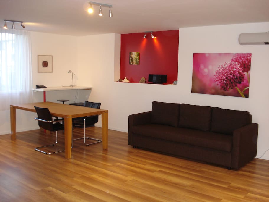 Arbeitsplatz, Tisch, Bettsofa