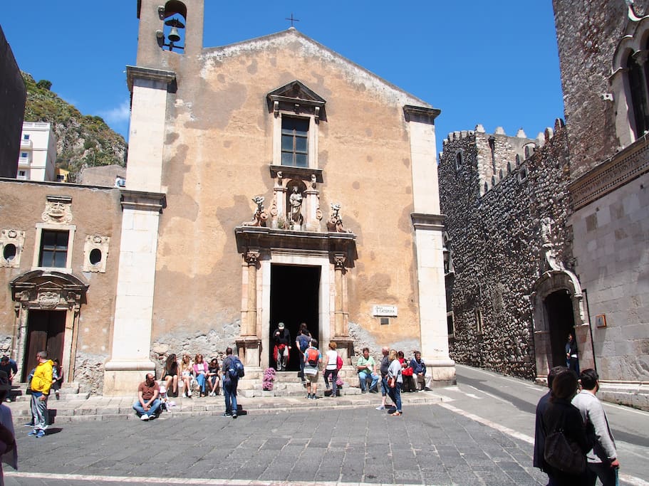 Piazza S.Caterina a 100 mt.