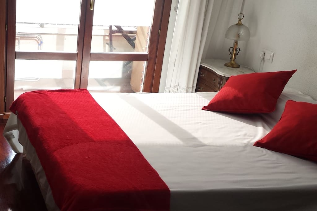 CAMA AMPLIA Y COMODA