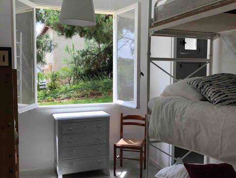 Surf Hostel Hossegor - Bed in Mundaka Room