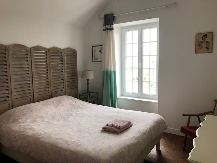2 ème chambre lit double (étage)