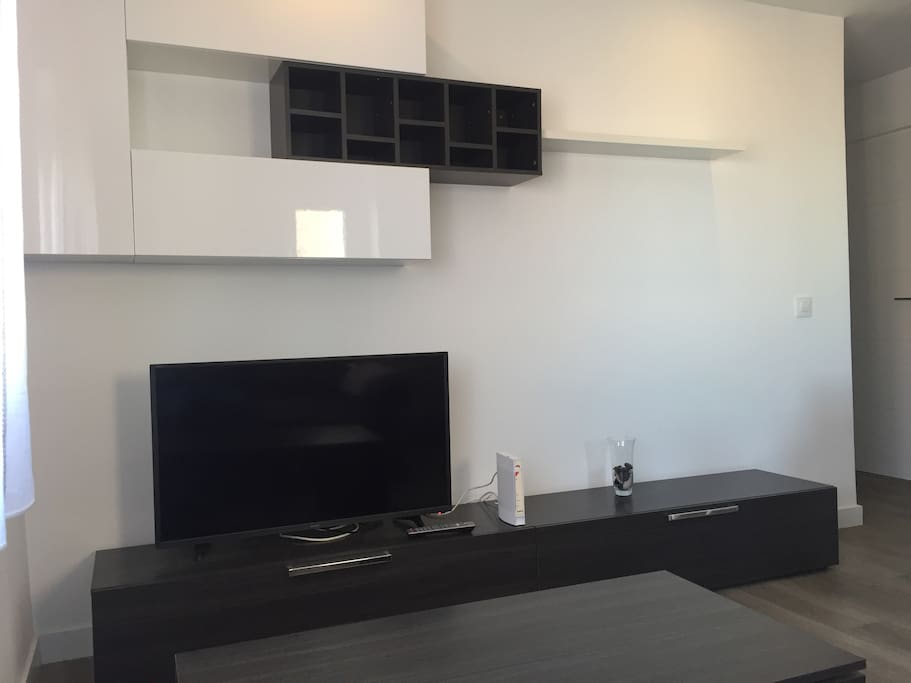 Mueble con TV 40’