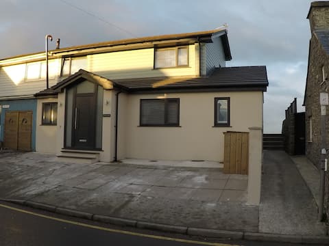 Borth Beautiful Beachside property,  4 bedrooms.