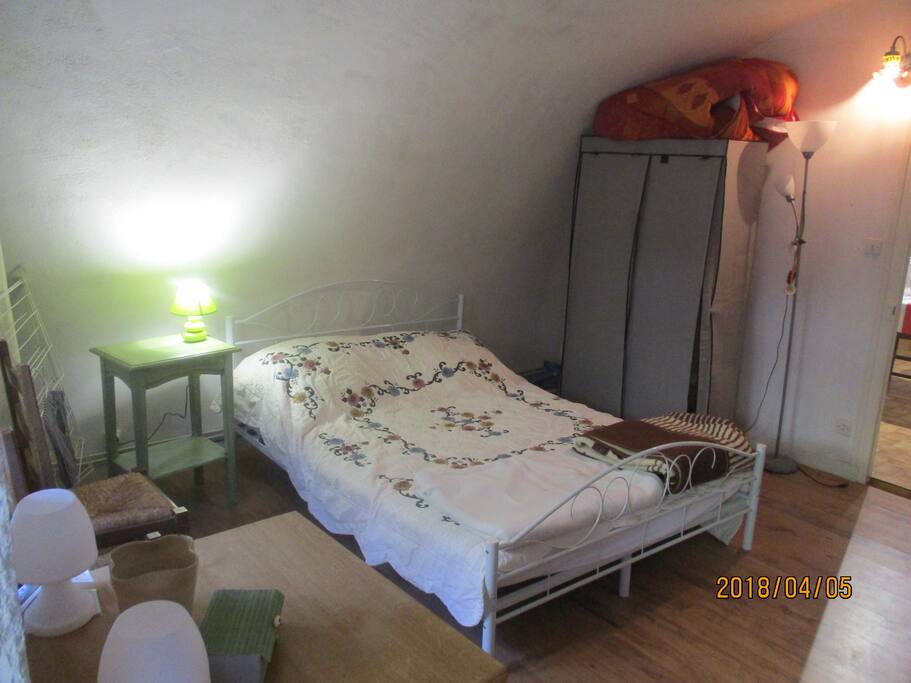 Chambre dans prolongement cuisine/sejour 1er etage