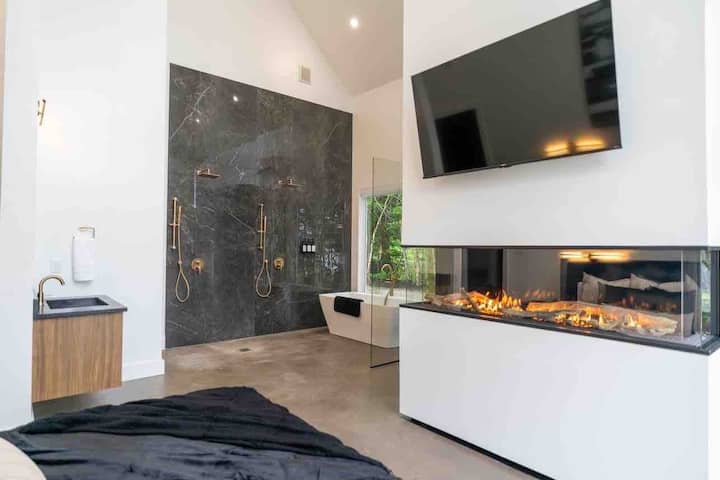 Main Level - Master Bedroom with Ensuite
Open concept with lake view and access to backyard.