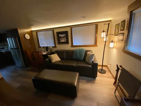 Popular Airbnb listing: Buffalo pines,Cozy Cabin-near Glacier Park! in Helena Flats