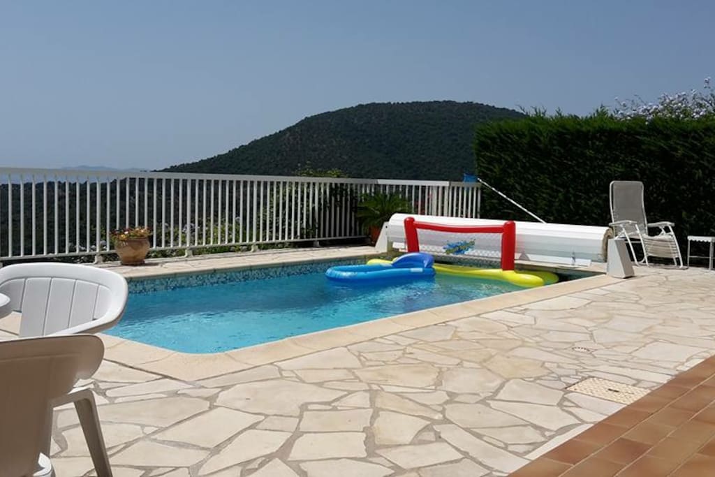 Terrasse et piscine privée