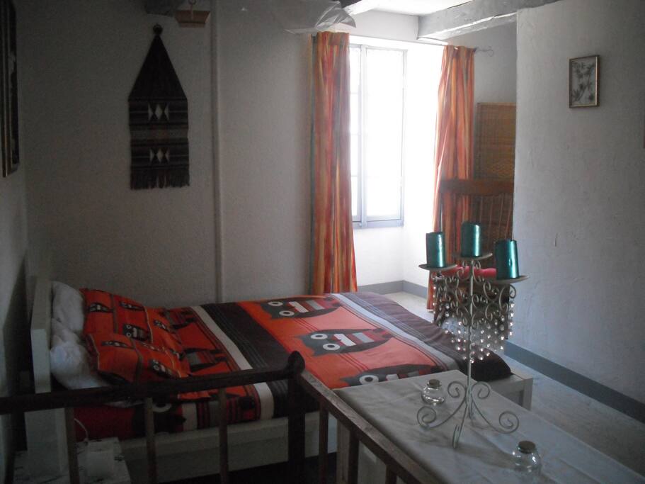 une chambre confortable et chaleureuse !